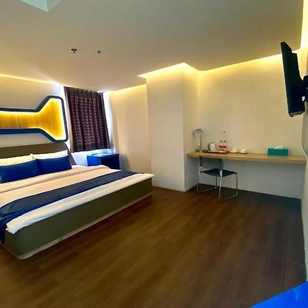 Golden Palace Hotel Batu Merah Ngoại thất bức ảnh