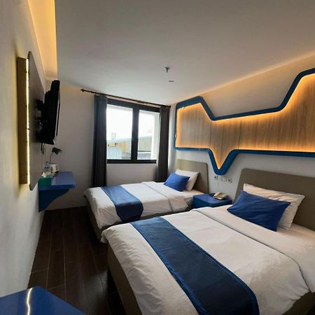 Golden Palace Hotel Batu Merah Ngoại thất bức ảnh