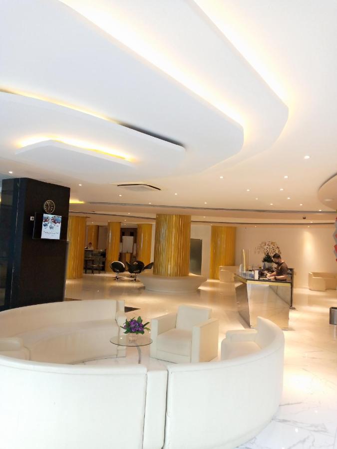 Golden Palace Hotel Batu Merah Ngoại thất bức ảnh