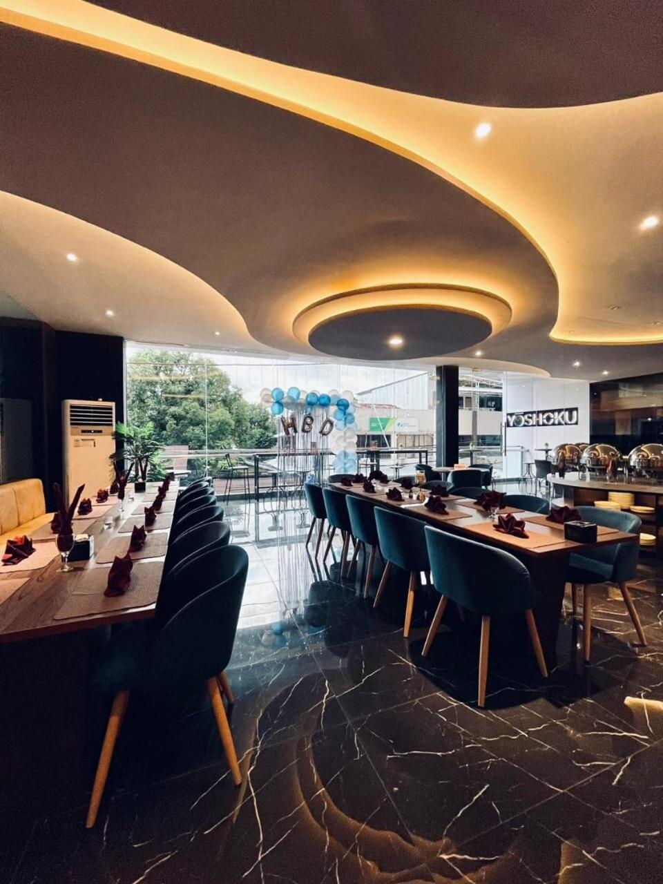 Golden Palace Hotel Batu Merah Ngoại thất bức ảnh