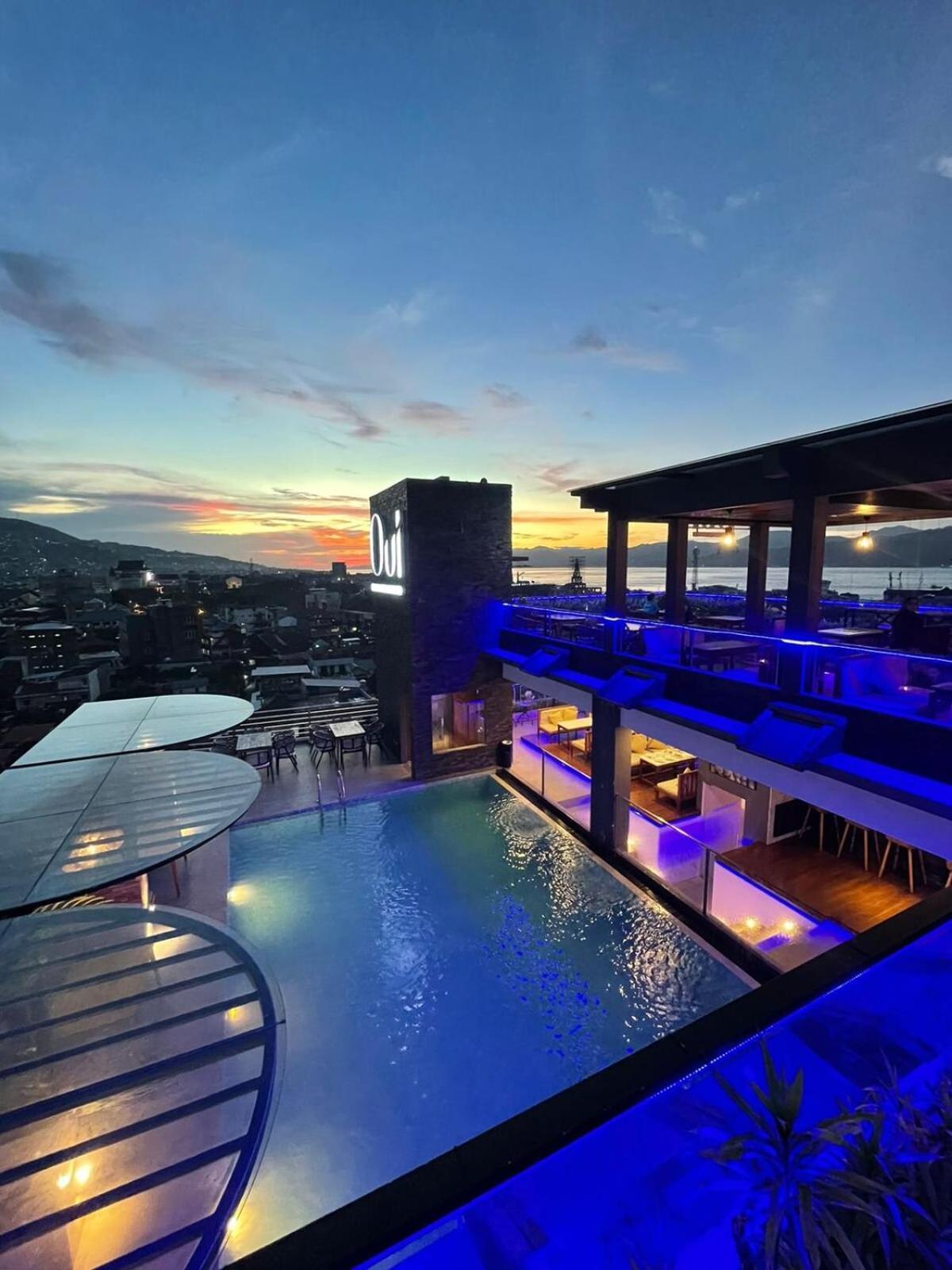 Golden Palace Hotel Batu Merah Ngoại thất bức ảnh