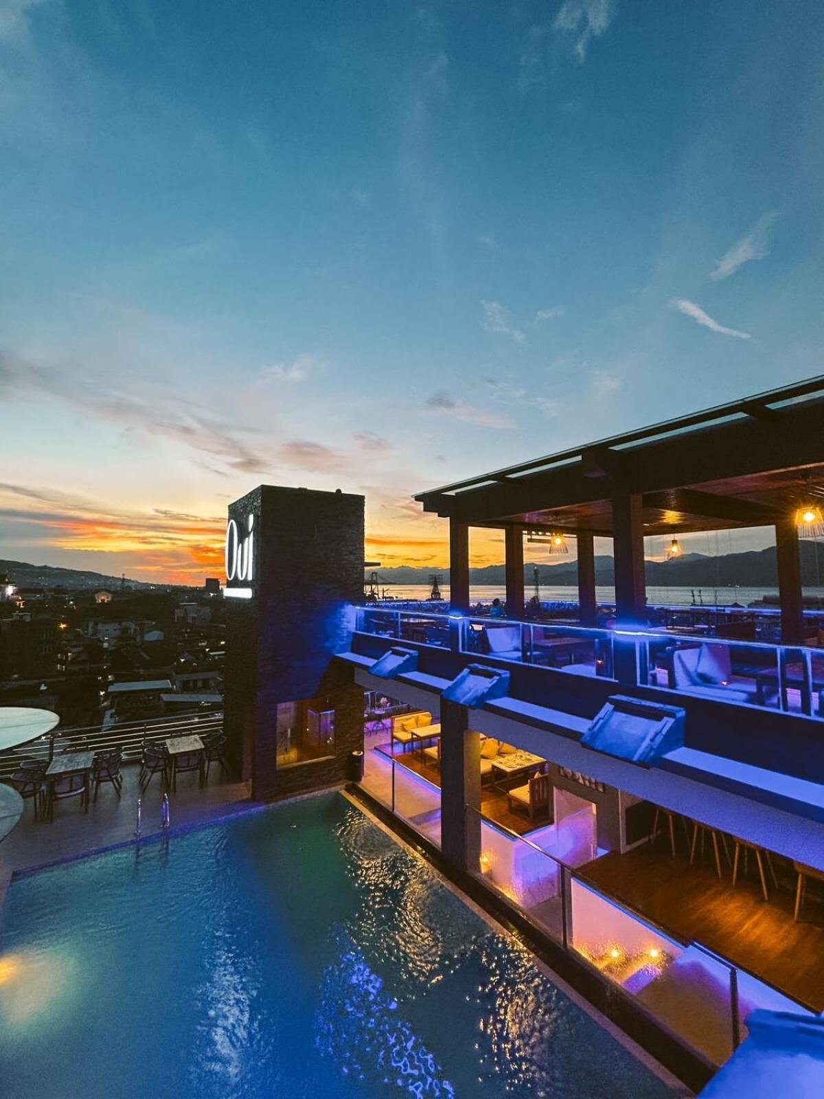 Golden Palace Hotel Batu Merah Ngoại thất bức ảnh